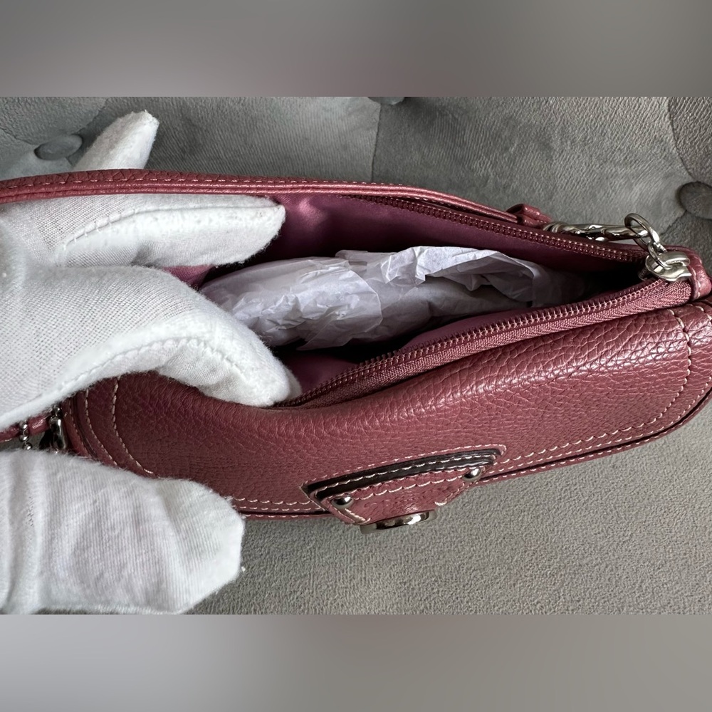 New Coach Leather Wristlet - Picture 8 of 13